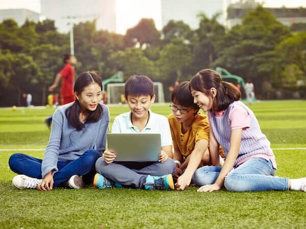 Students with laptop