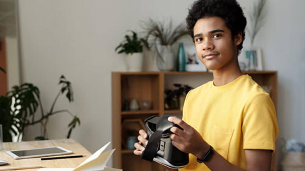 boy-vr-headset-500