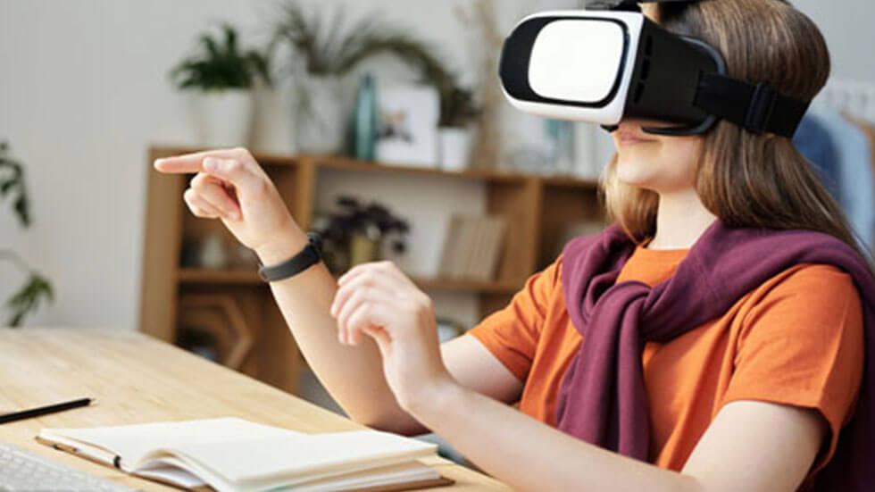 virtual-reality-headset-girl-5001