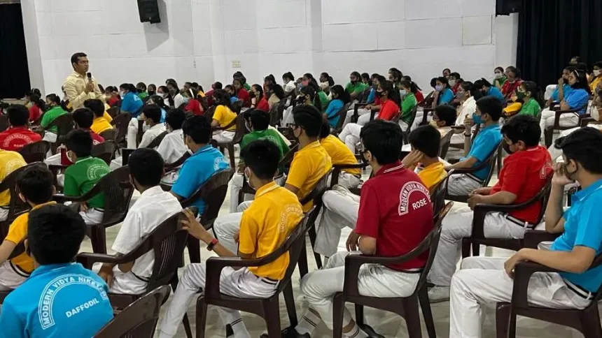 Dr Varun Vohra 1 career counsellor in india Guiding School Students